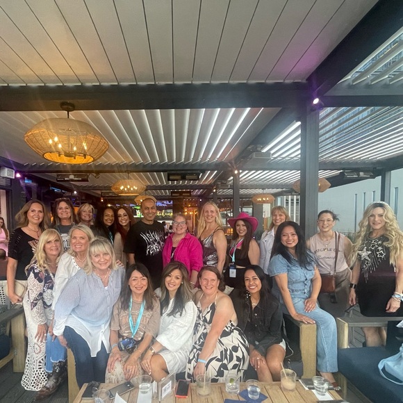 Meet your Posher, Pamela - Picture 3 of 17